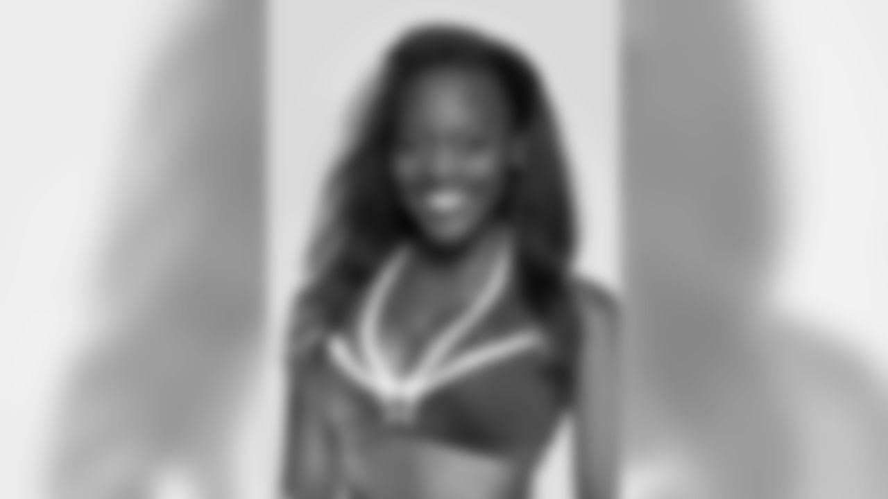 Patriots Cheerleader - Amber