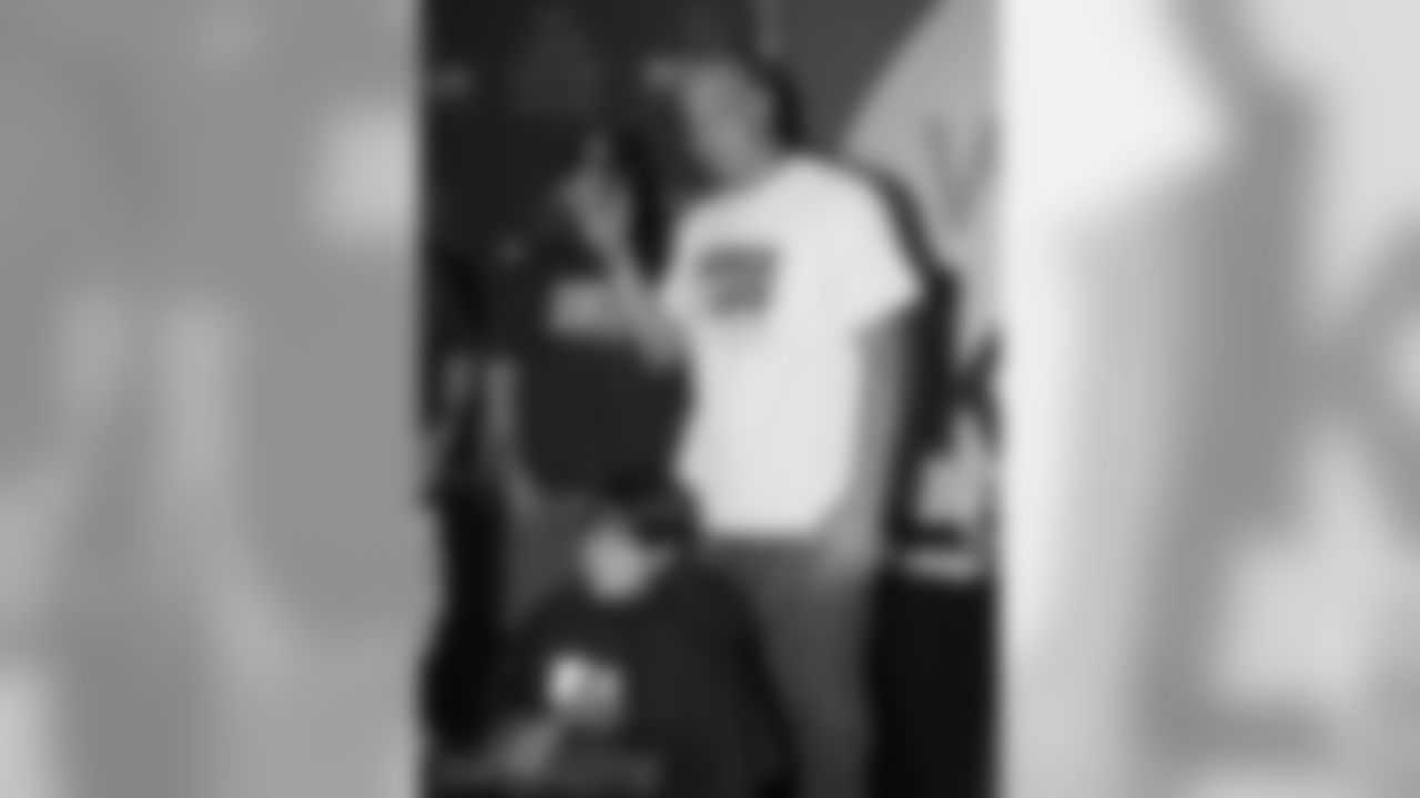 060318-BuzzOff_EJA405-watermarked