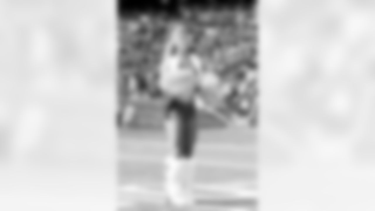 LeGarrette Blount, RB -- Blount has not run well in recent weeks despite more consistent carries as the Patriots have tried and failed to balance out the offense. A day after his 29th birthday No. 29 should get another chance to get the ground game going against an Eagles team that's allowing 4.4 yards per carry on the season.