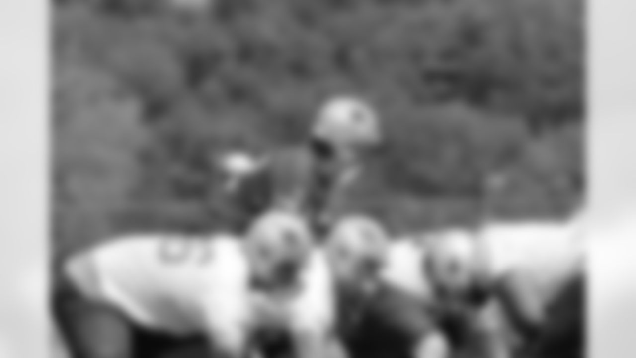 Tom Brady leads the offense through training camp drills