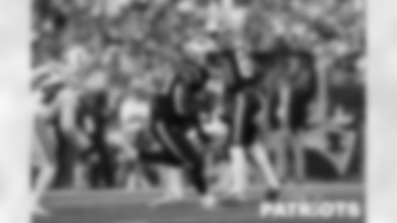 RB Rhamondre Stevenson running right down the middle of the field