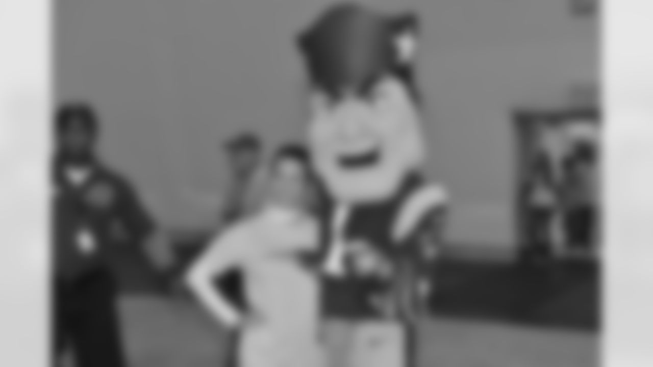 temp4--nfl_mezz_1280_1024.JPG