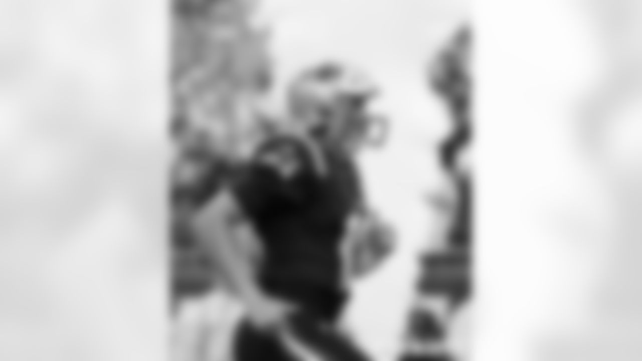 PE-091023_Adler0879-watermarked