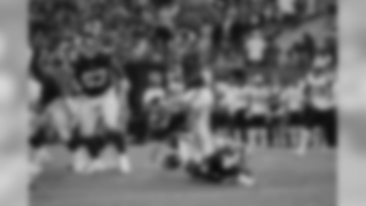 Trent Harris sacks Kyle Lauletta