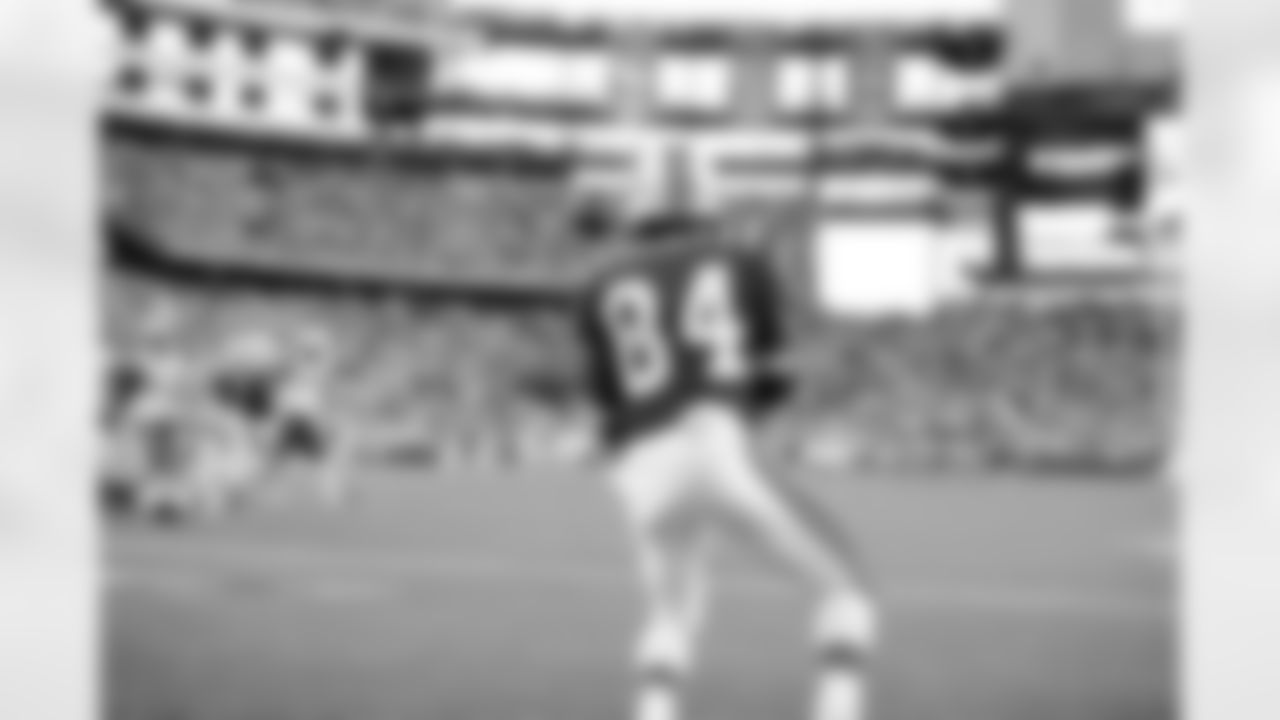 Deion Branch prepares to haul in a touchdown catch againts the Jets