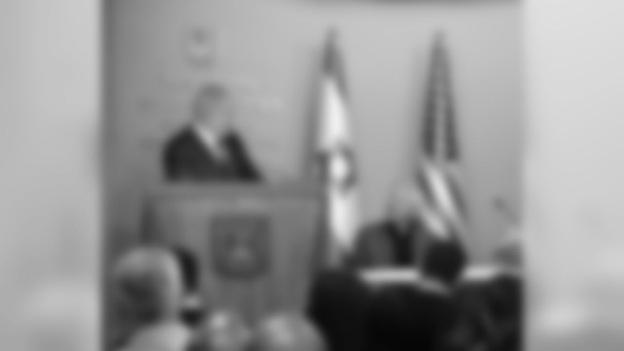 Israel Prime Minister Benjamin Netanyahu and Robert Kraft.