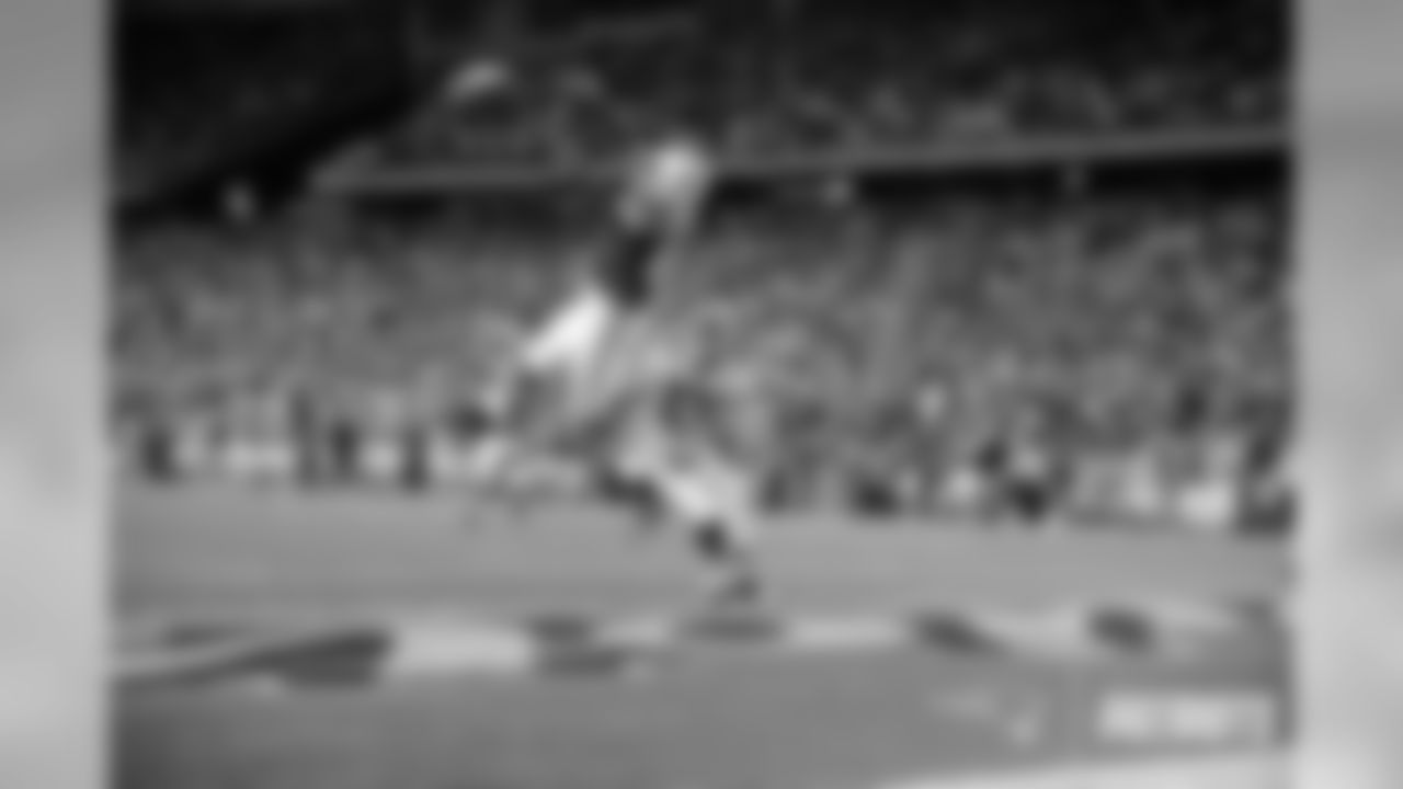 2009 – Back after missing 2008 with an injury, Tom Brady rallied the Patriots with two touchdown passes two Ben Watson 1:16 apart – the latter of which gave the Patriots the lead with 50 seconds to go in a wild 25-24 win over Buffalo on "Monday Night Football." Sandwiched between those TDs was a fumble recovery by kicker Stephen Gostkowski.