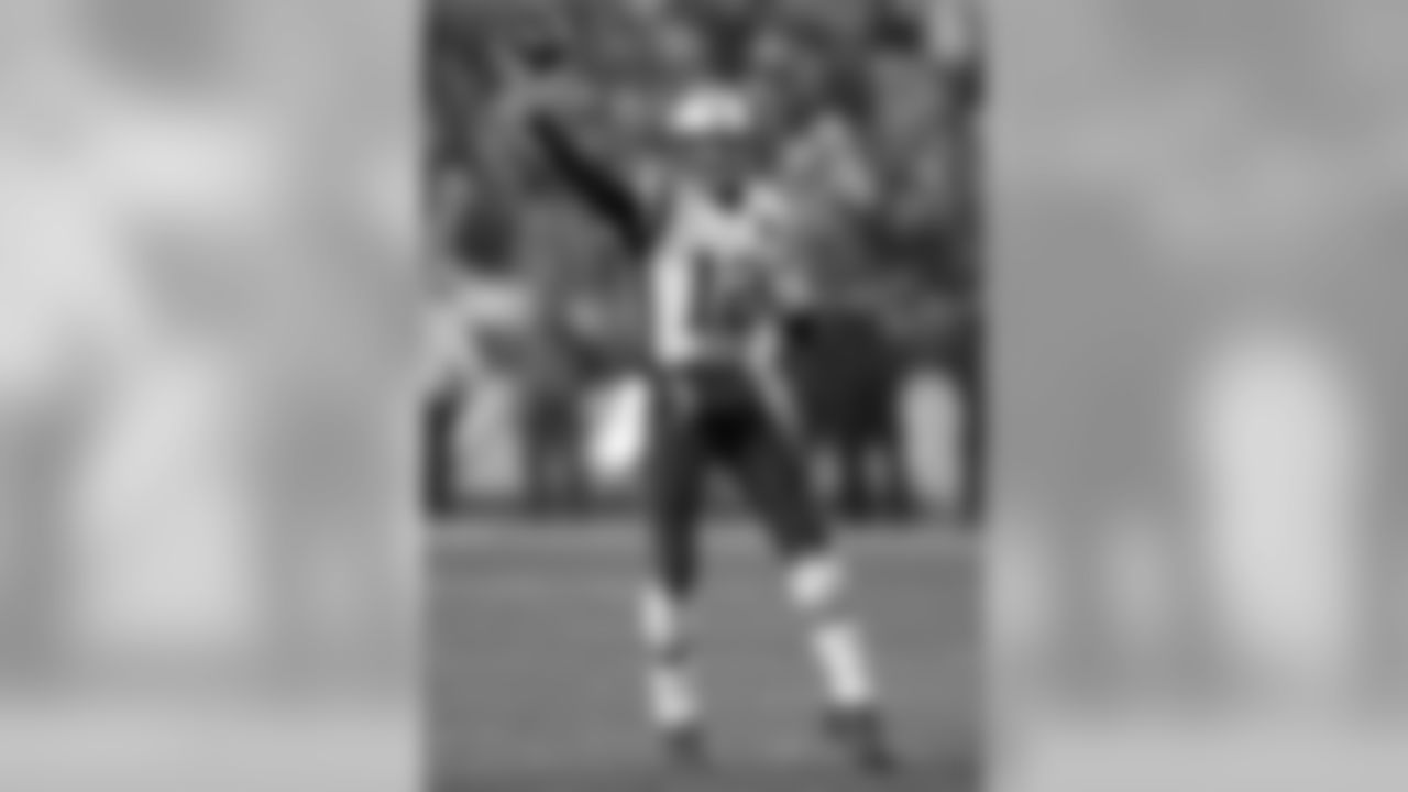 New England Patriots quarterback Tom Brady (12) throws a pass during the first half of an NFL football game against the Pittsburgh Steelers in Pittsburgh, Sunday, Dec. 17, 2017. (AP Photo/Keith Srakocic)
