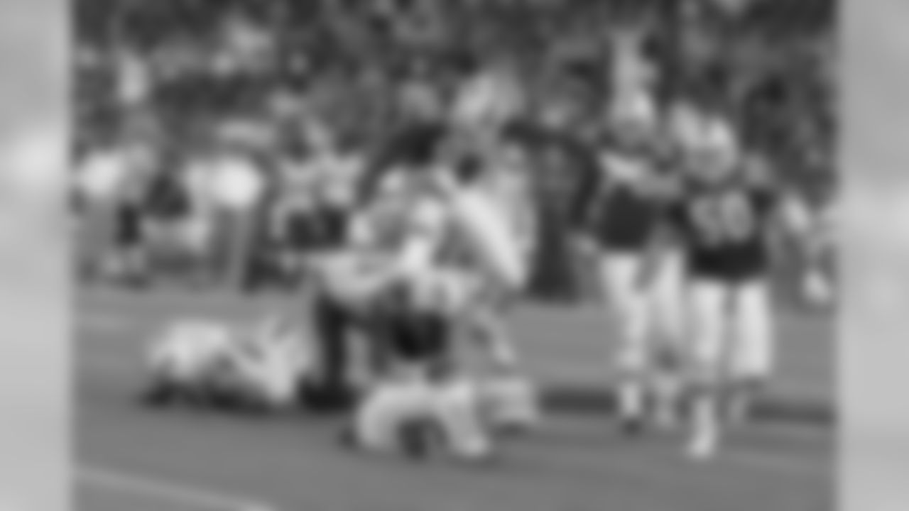 Mark Anderson celebrates a sack against Mark Snachez