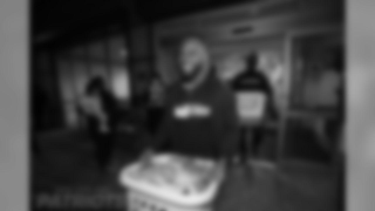 112117turkeybaskets_eja155-watermarked.jpg