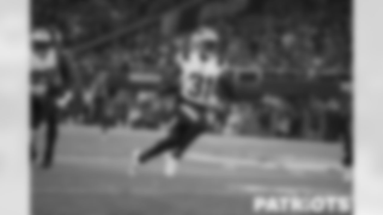 Jonathan Jones running after an interception