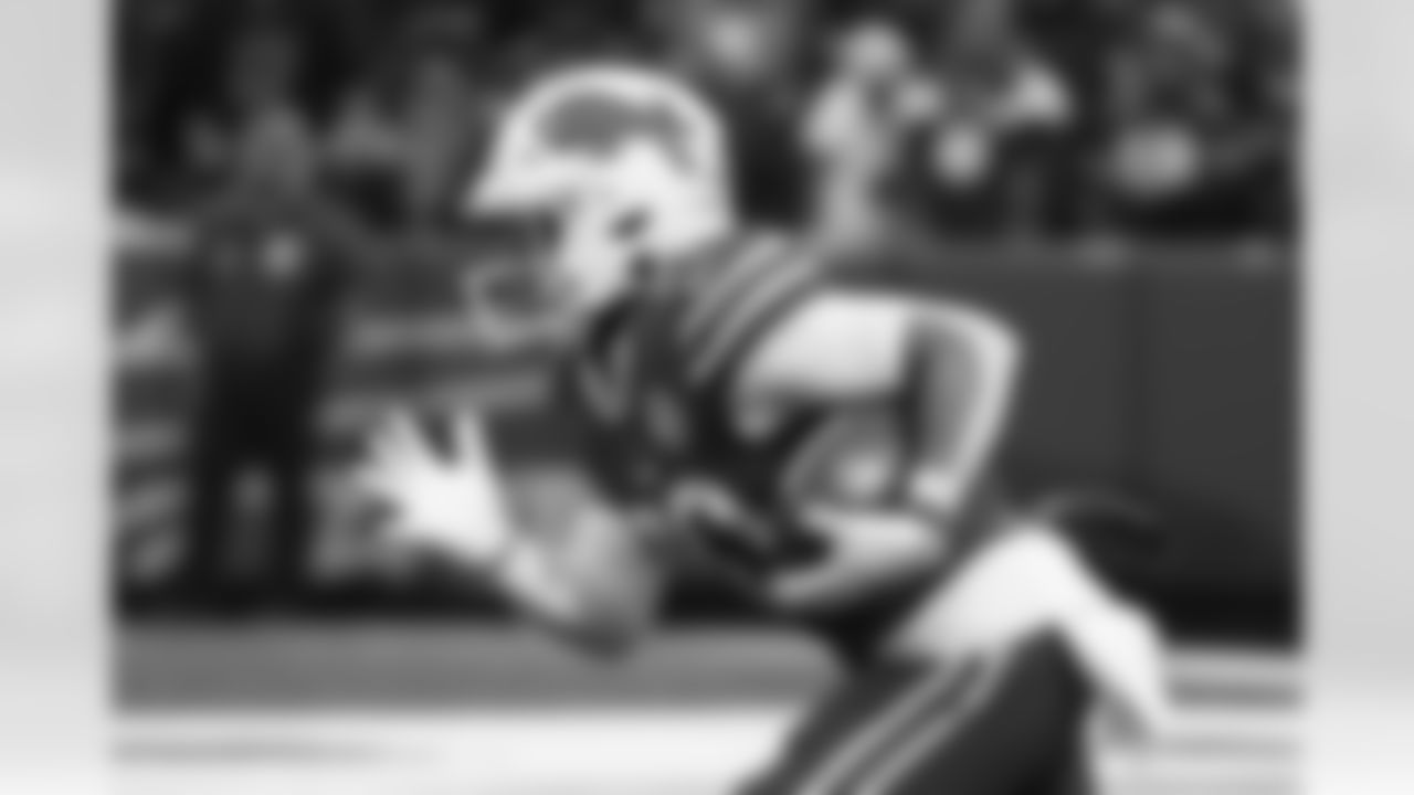 Buffalo Bills running back Nyheim Hines (20) runs in a touchdown on his second kick return of the day.