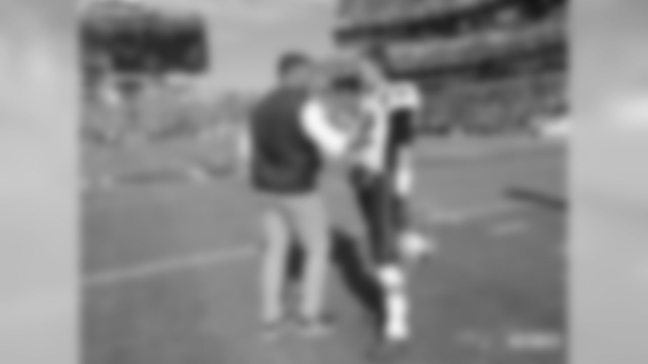 Mike Vrabel and Tom Brady