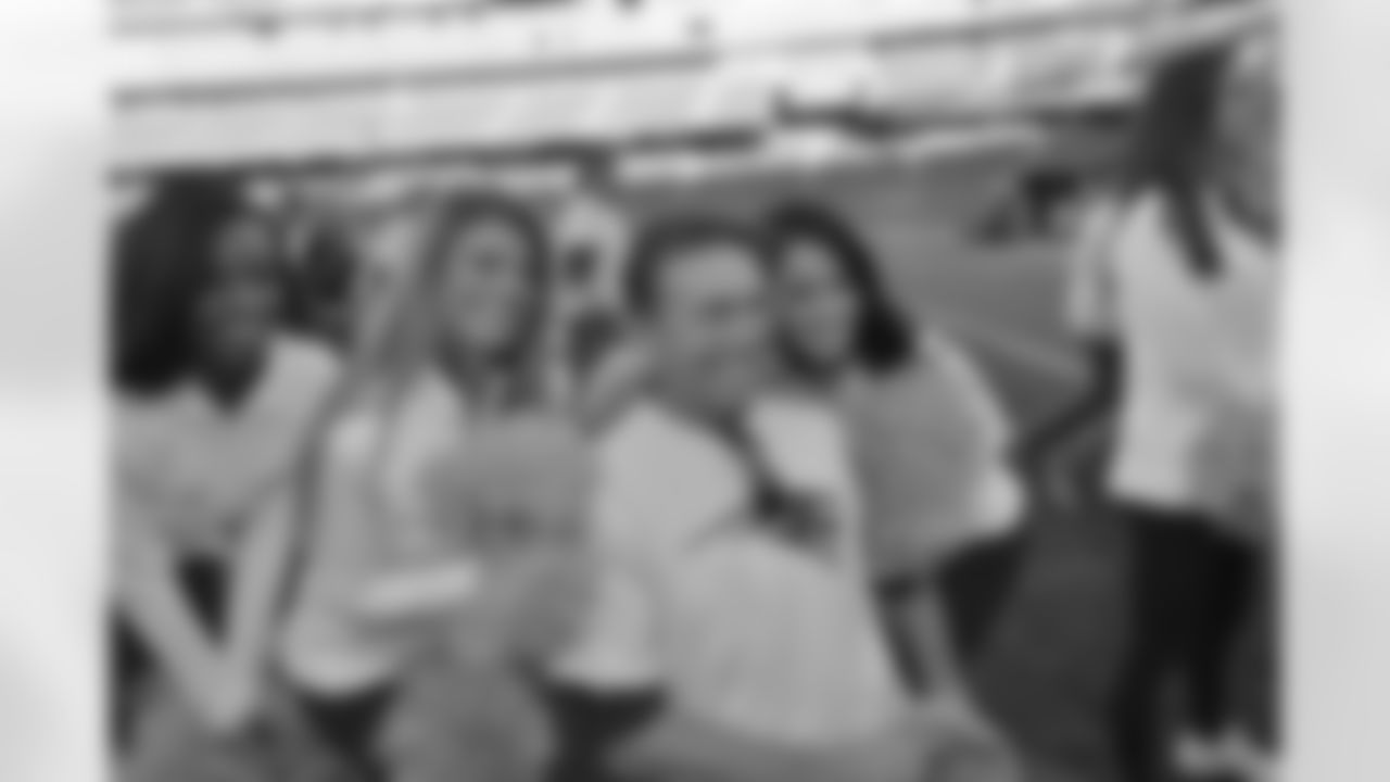 temp1--nfl_mezz_1280_1024.JPG