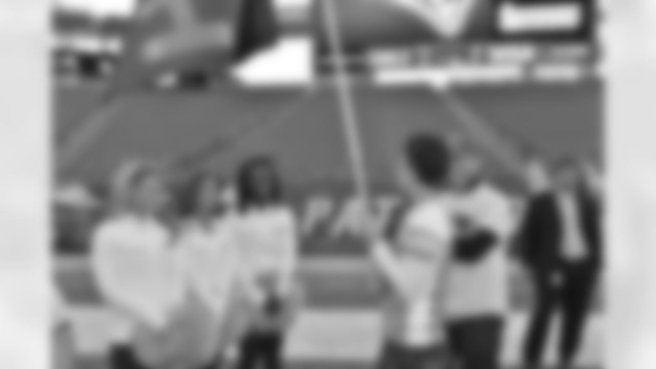 temp2--nfl_mezz_1280_1024.JPG