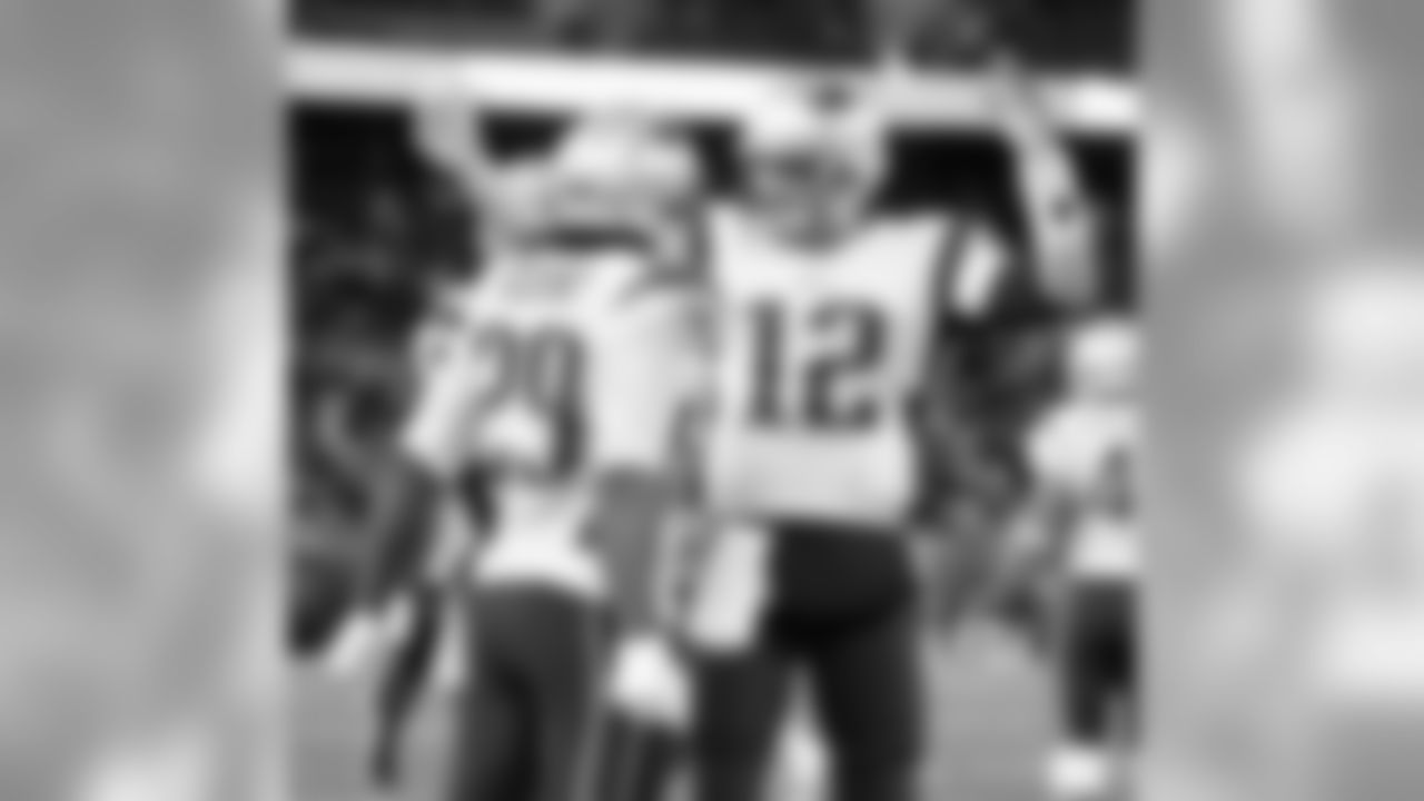 Tom Brady congratulates Blount after a touchdown