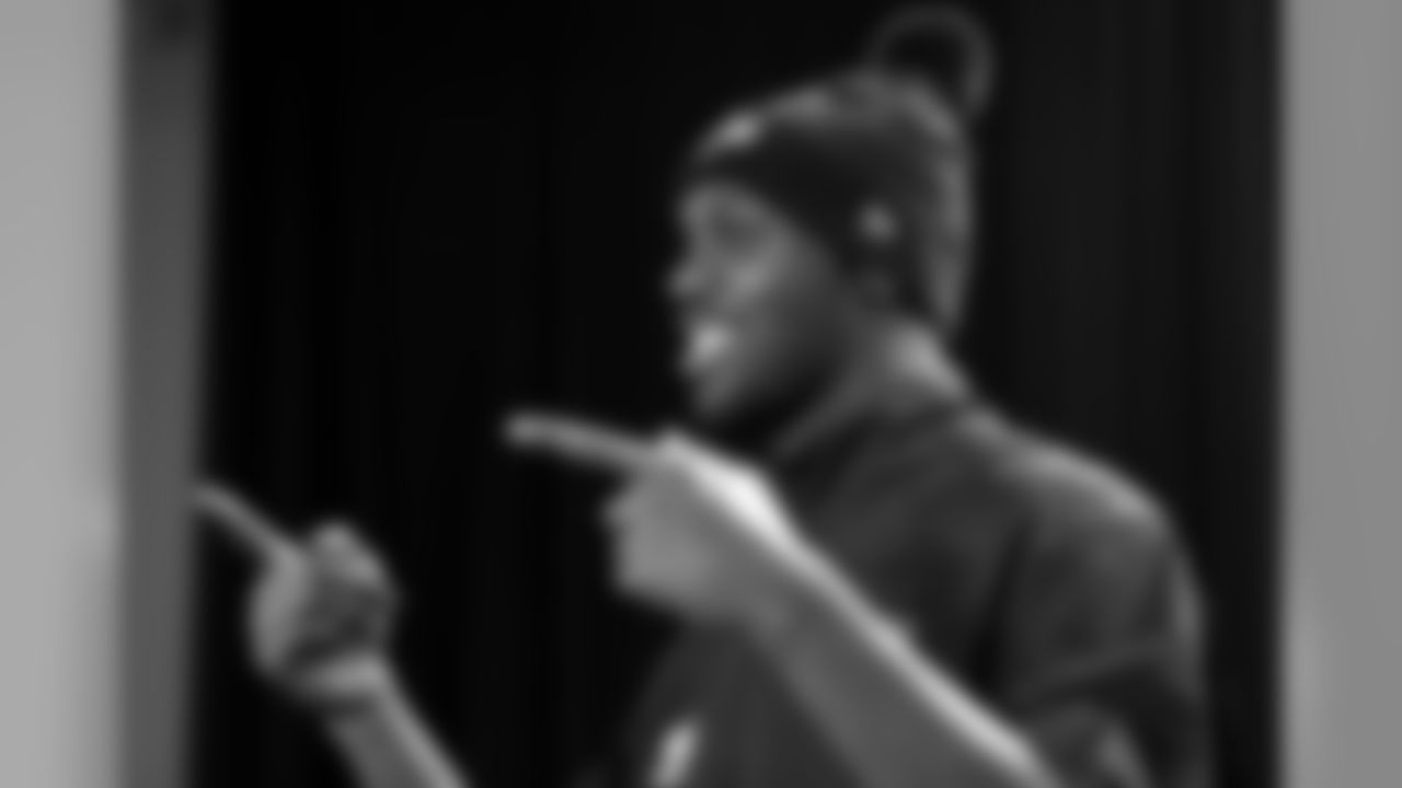Cyrus Jones – Instagram (@_cyrusjones): Honor thy mother and thy father....exactly as the lord requires! #teamjones