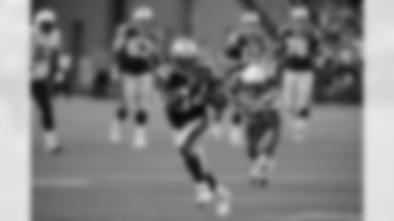 Deion Branch garbs one of his eight catches during the Patriots win