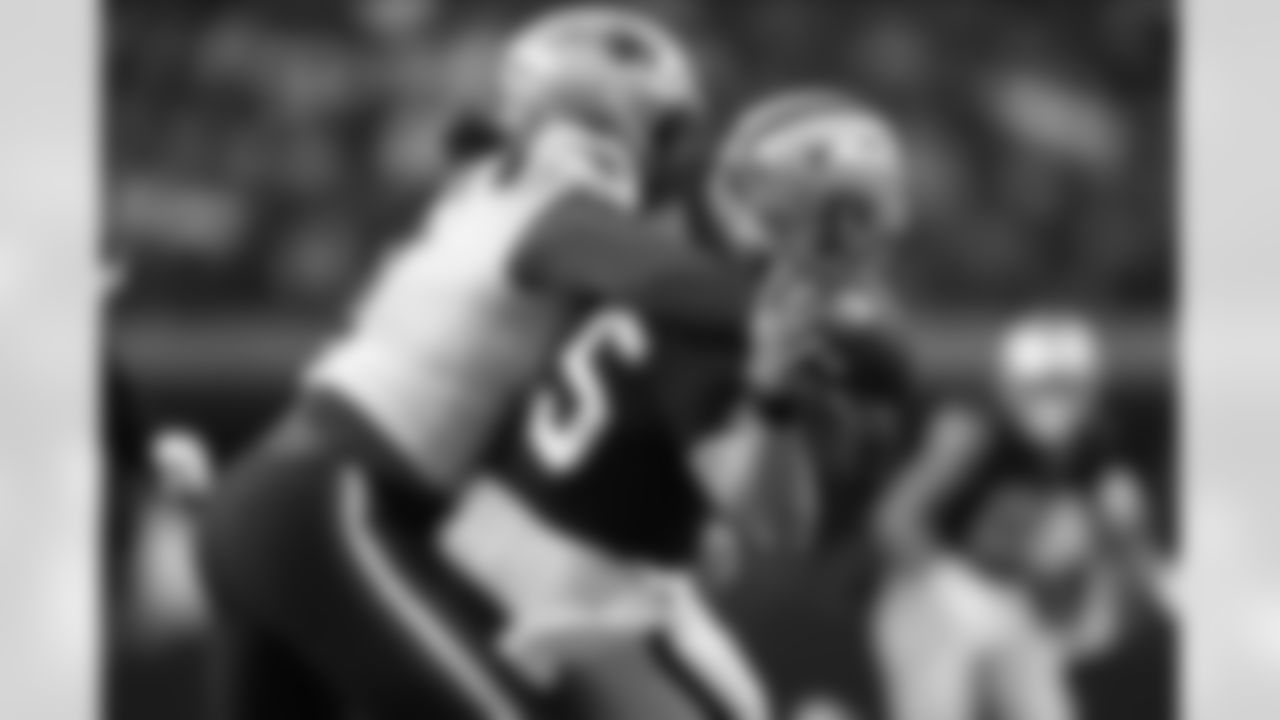 New England Patriots linebacker Matthew Judon (9) sacks Las Vegas Raiders quarterback Chase Garbers (15)