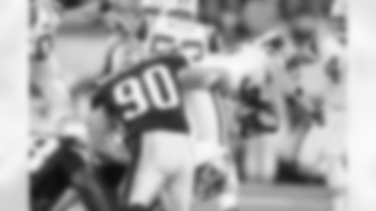 Patriots LB Niko Koutouvides makes a special teams tackle in the Patriots win over the Jets.
