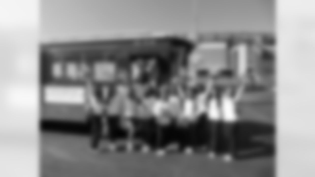 tempP1120232--nfl_mezz_1280_1024.JPG