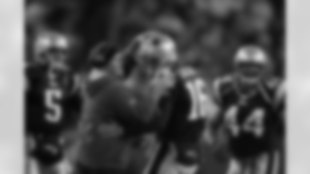 QB Matt Cassel threw three TD passes, two to WR Randy Moss, and RB Sammy Morris ran for 138 yards in the Patriots 41-7 win over Denver on Oct. 20, 2008.