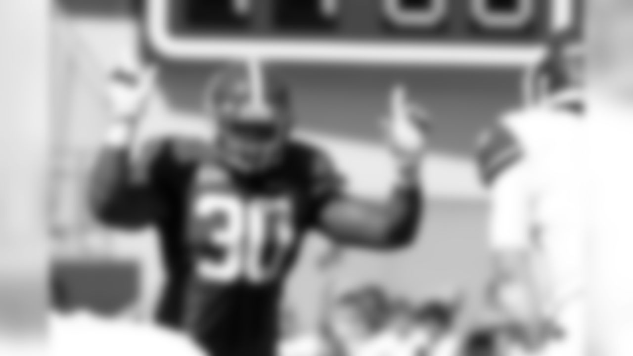 Patriots selected Alabama linebacker Dont'a Hightowner with the 25th overall pick of the 2012 NFL Draft.