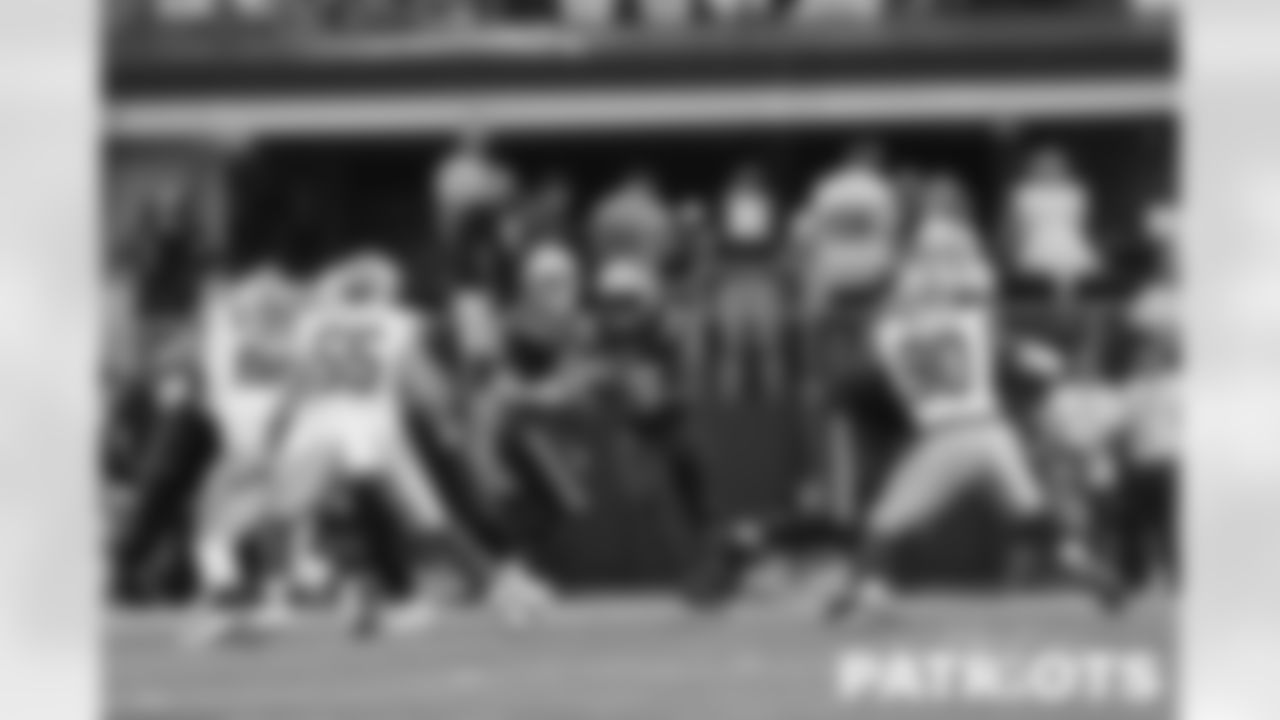 Patriots running back Ezekiel Elliott (15).