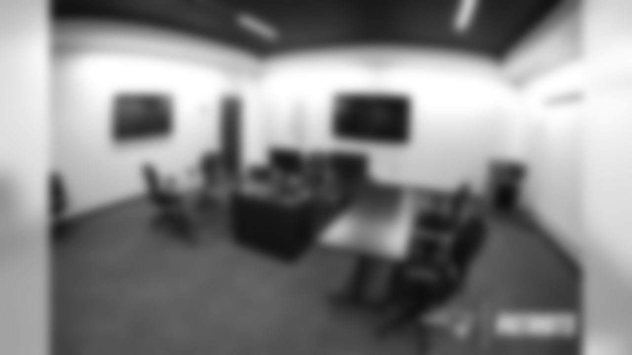 042519-DraftRoom_EJA21-watermarked