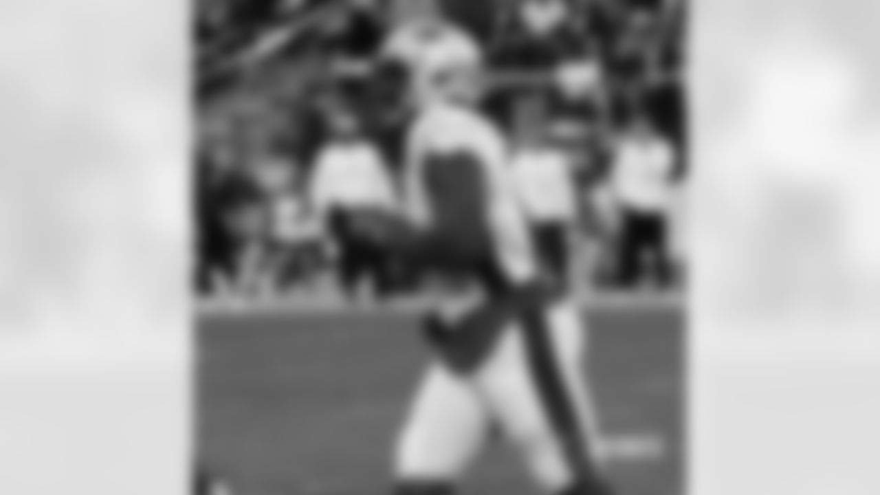 Patriots linebacker Matthew Judon (9).