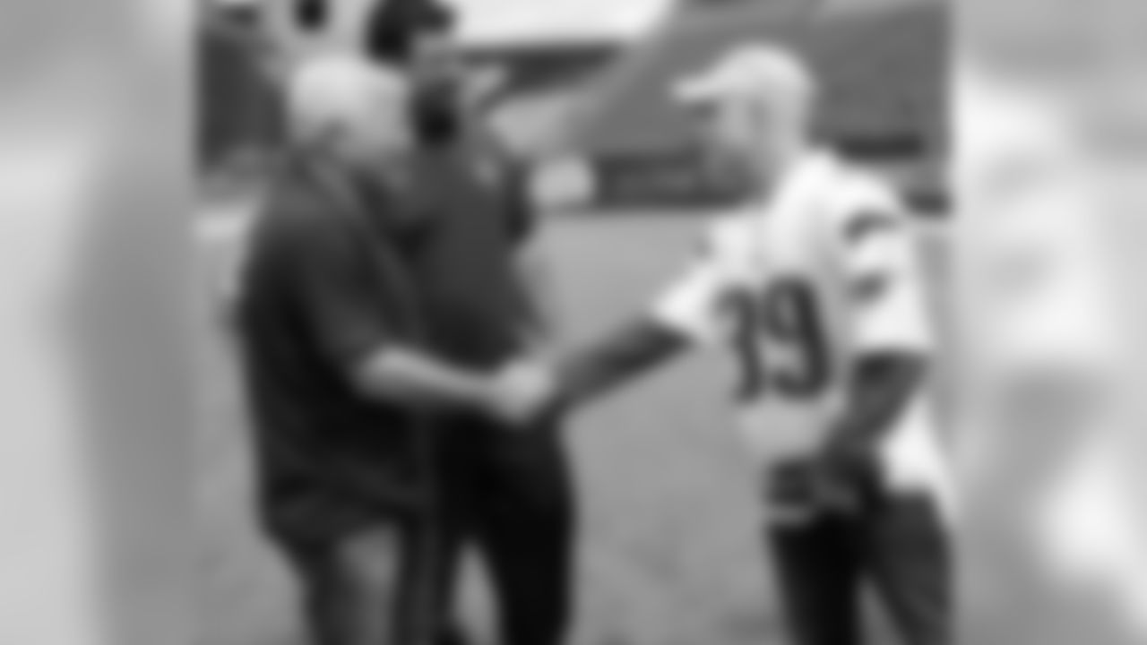 Robert Kraft greets an Andruzzi Foundation beneficiary