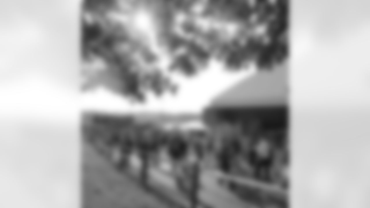 20150730-fans-walking.jpg