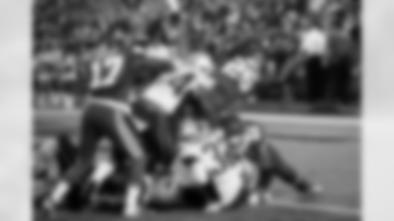 In their third meeting on Monday Night Football, the Chiefs dominated the Patriots, beating them 41-14 on Sept. 29, 2014. But the loss, which dropped New England to 2-2, had a galvanizing effect on the Patriots, which won seven straight games and 13 of its next 15, capped by a victory in Super Bowl XLIX.
