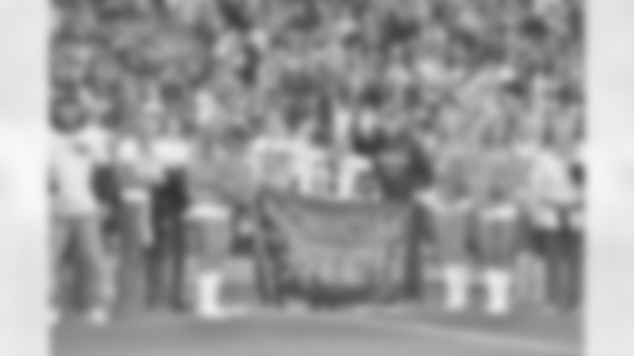 temp9--nfl_mezz_1280_1024.JPG