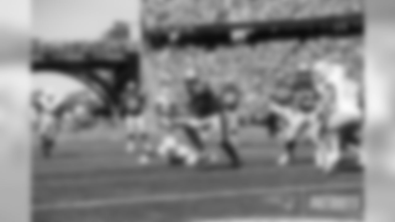 Josh Gordon makes his first catch as a Patriot