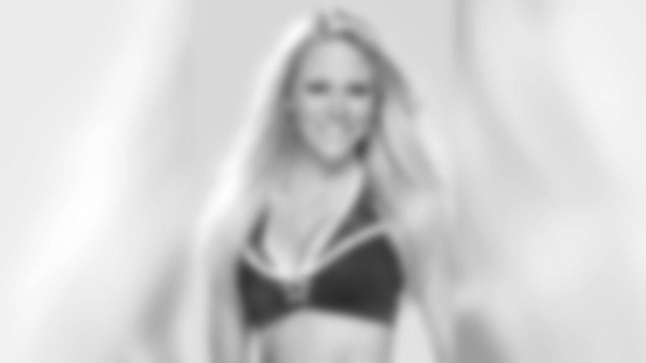 Patriots Cheerleader - Erica