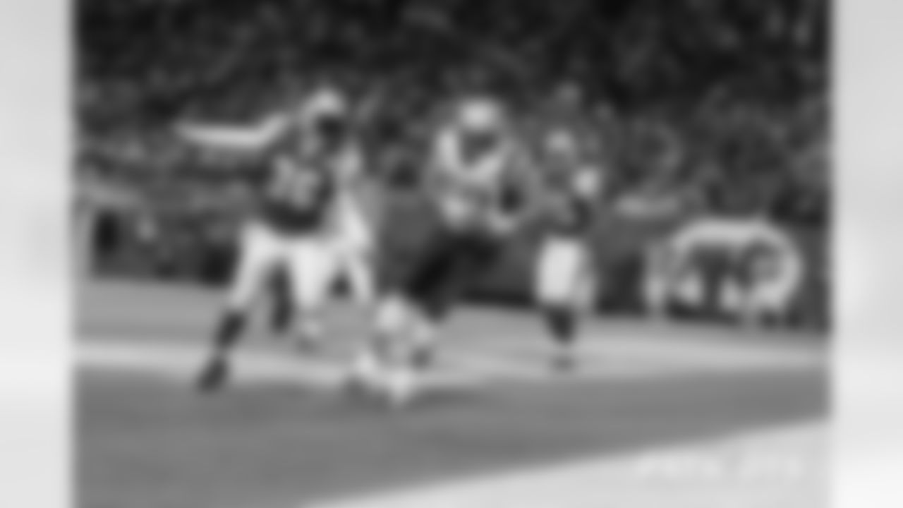 Linebacker turned tight end Mike Vrabel catches the second of his two first half touchdowns on a 2 yard pass from Tom Brady in the second quarter.
