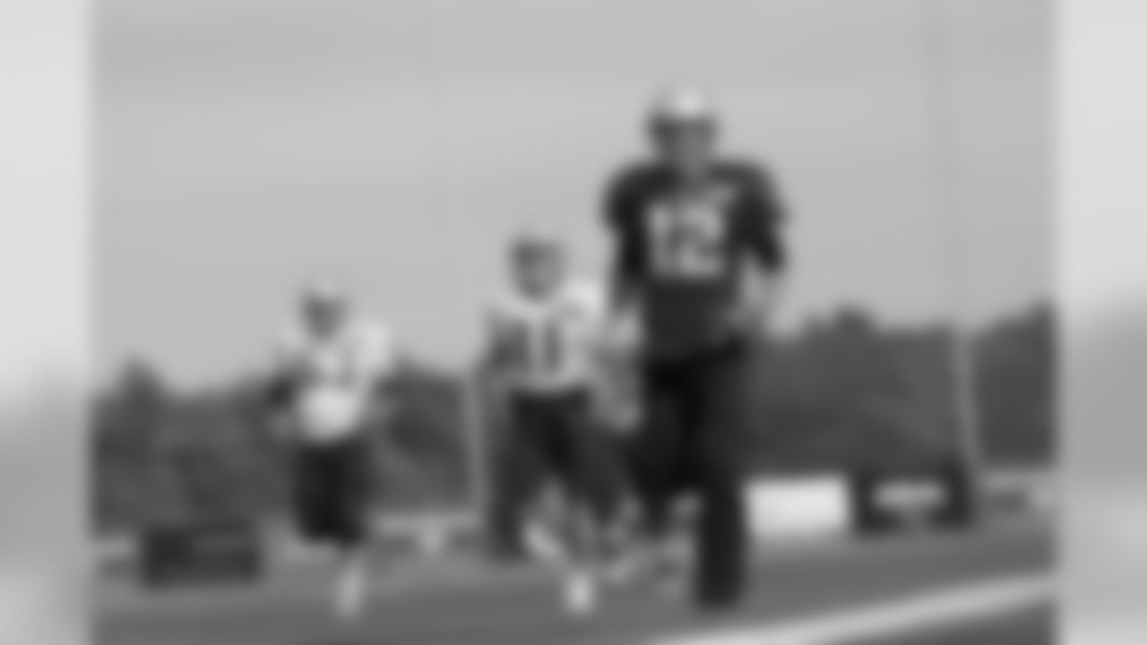 Tom Brady warming up