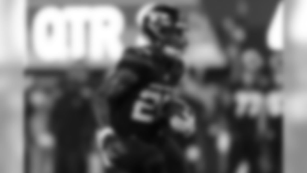 Le'Veon Bell, RB: Bell was quiet last week in Darnold's return, but he's still a key player, especially due to his dual threat ability. The Jets should target Bell underneath to keep the Patriots vaunted linebackers in coverage mode rather than attack mode. There's no more efficient route to a Jets win than to get Bell going on the ground and through the air.
