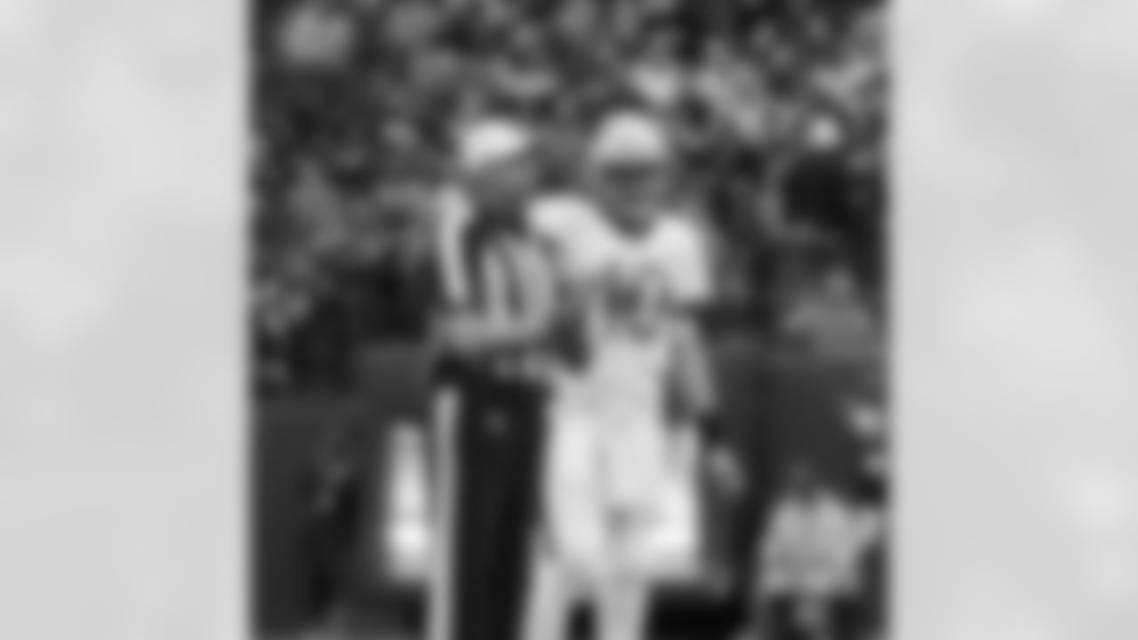 Patriots quarterback Mac Jones (10).