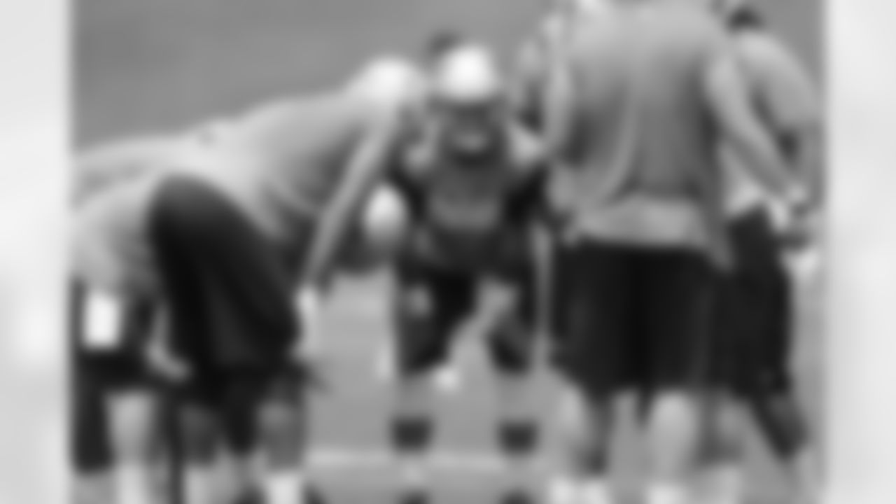 Jimmy Garoppolo huddles up the offense
