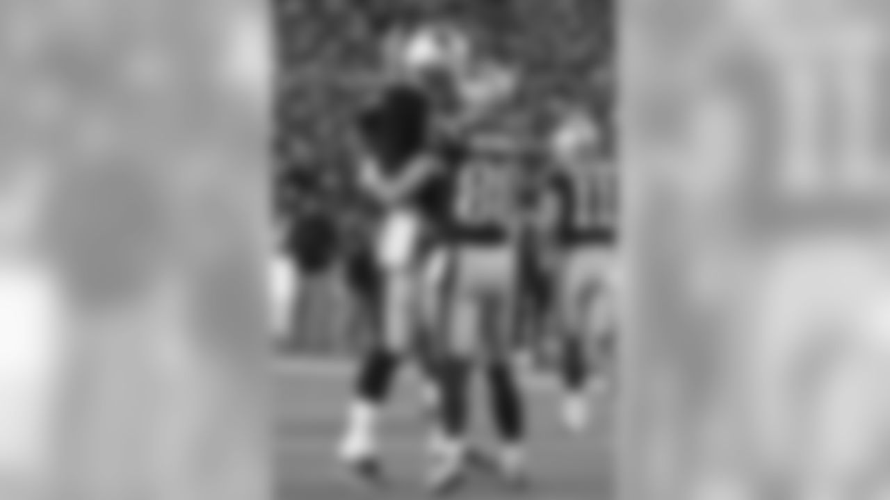 Danny Amendola celebrates his TD with Tom Brady