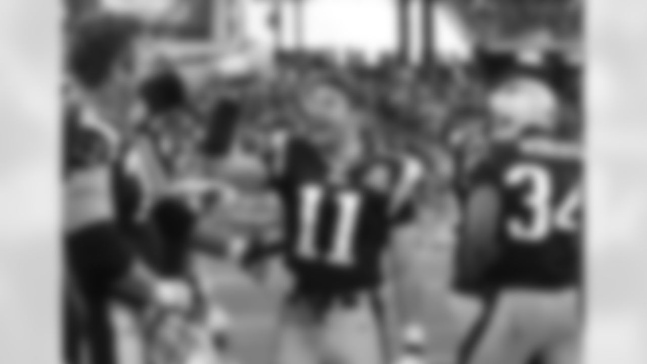 Gary Barnidge, TE - The veteran tight end had a breakout year last fall with 79 receptions in his seventh NFL season, having never previously had more than 13 in a year. He's caught at least five passes in each of the last three games and is well on his way to another impressive season as a solid option in the Cleveland passing game who must be accounted for by the Patriots linebackers and safeties.