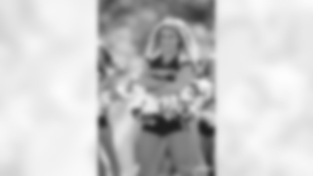 MD093018-Cheer_DS004-watermarked