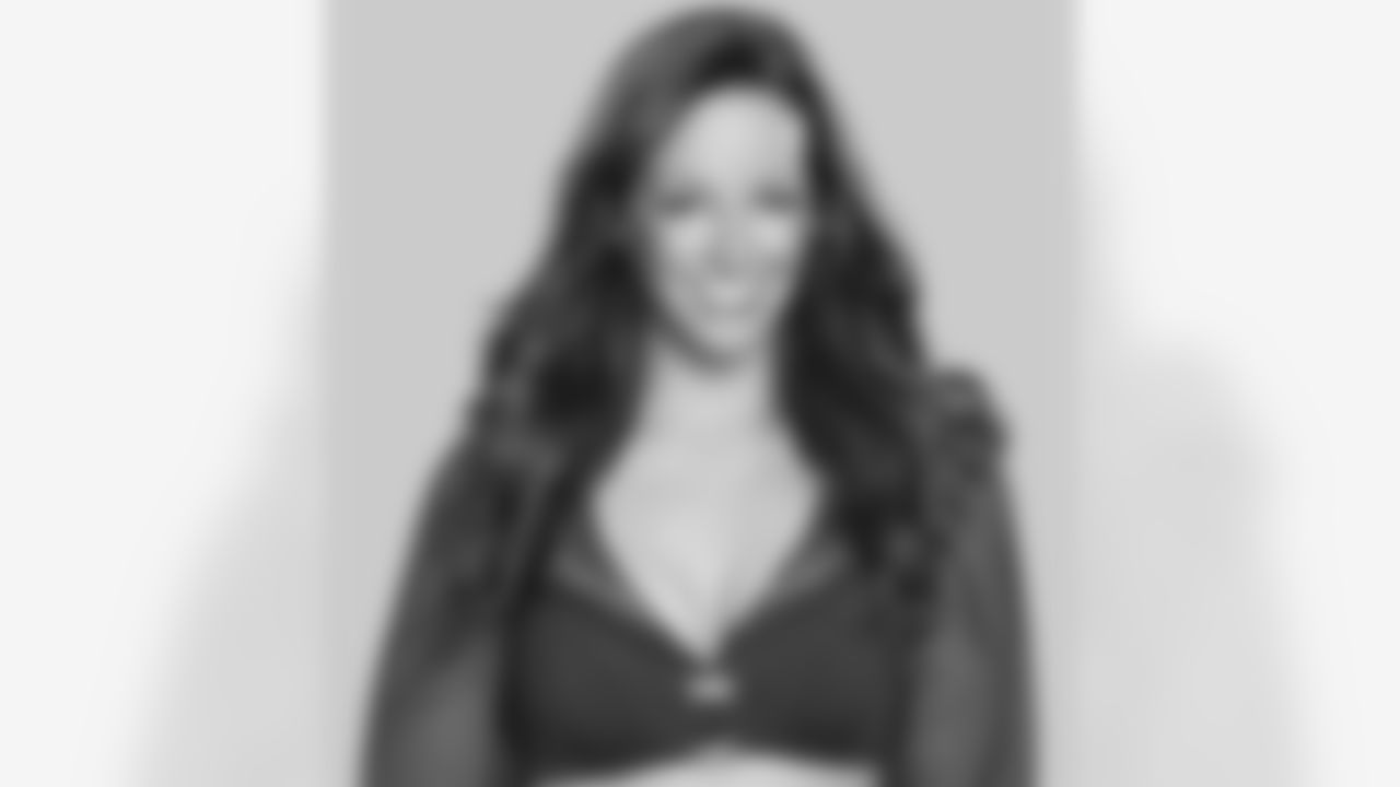 2014 Patriots Cheerleaders - Victoria