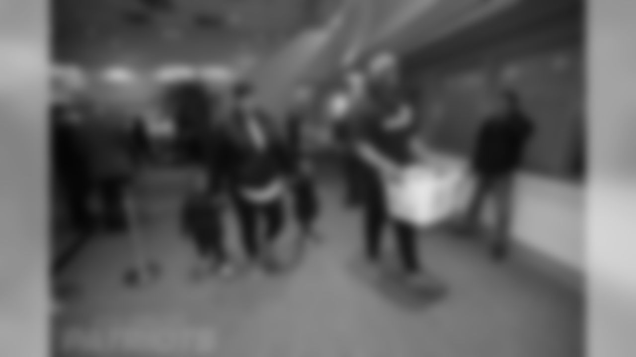 112117turkeybaskets_eja712-watermarked.jpg