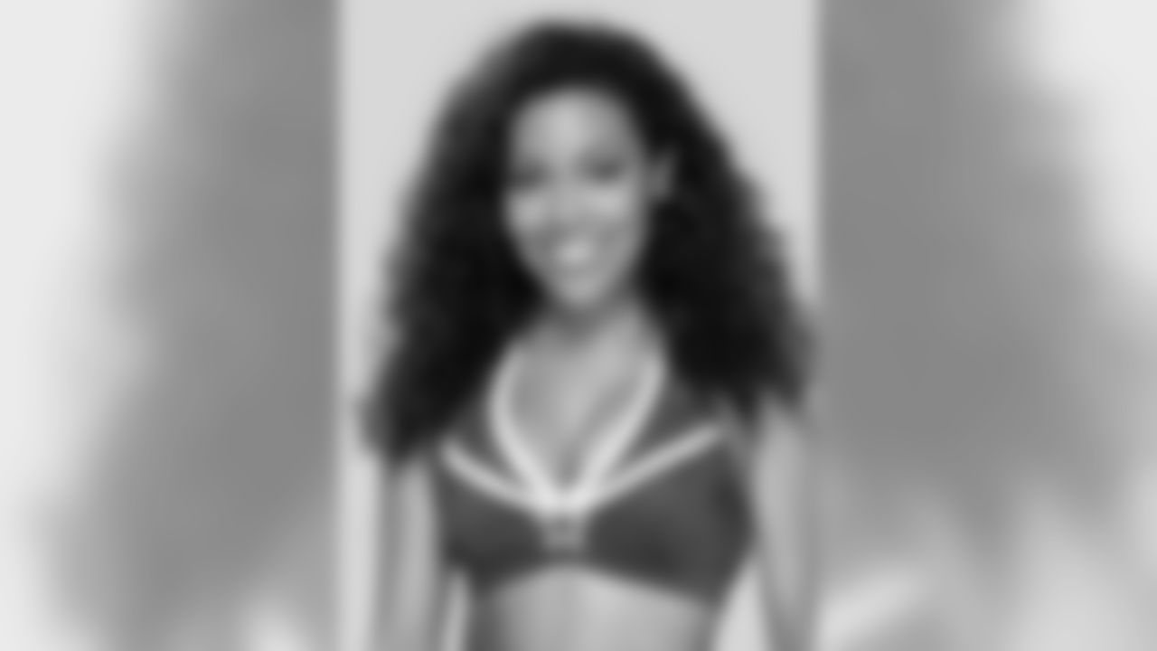 Patriots Cheerleader - Gina