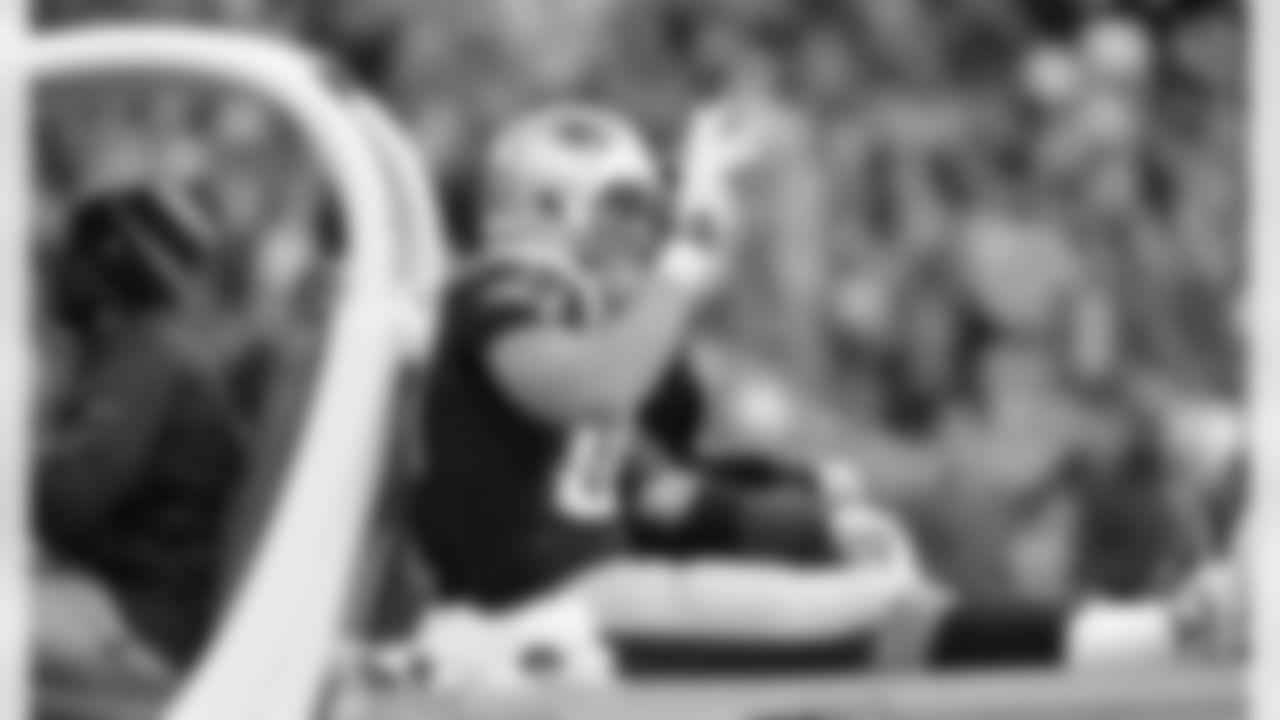 Gronk waves to the fans