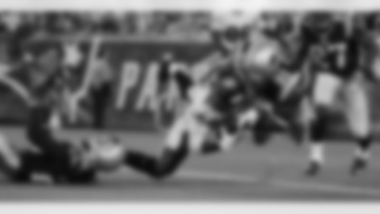 Jamie Collins makes the tackle