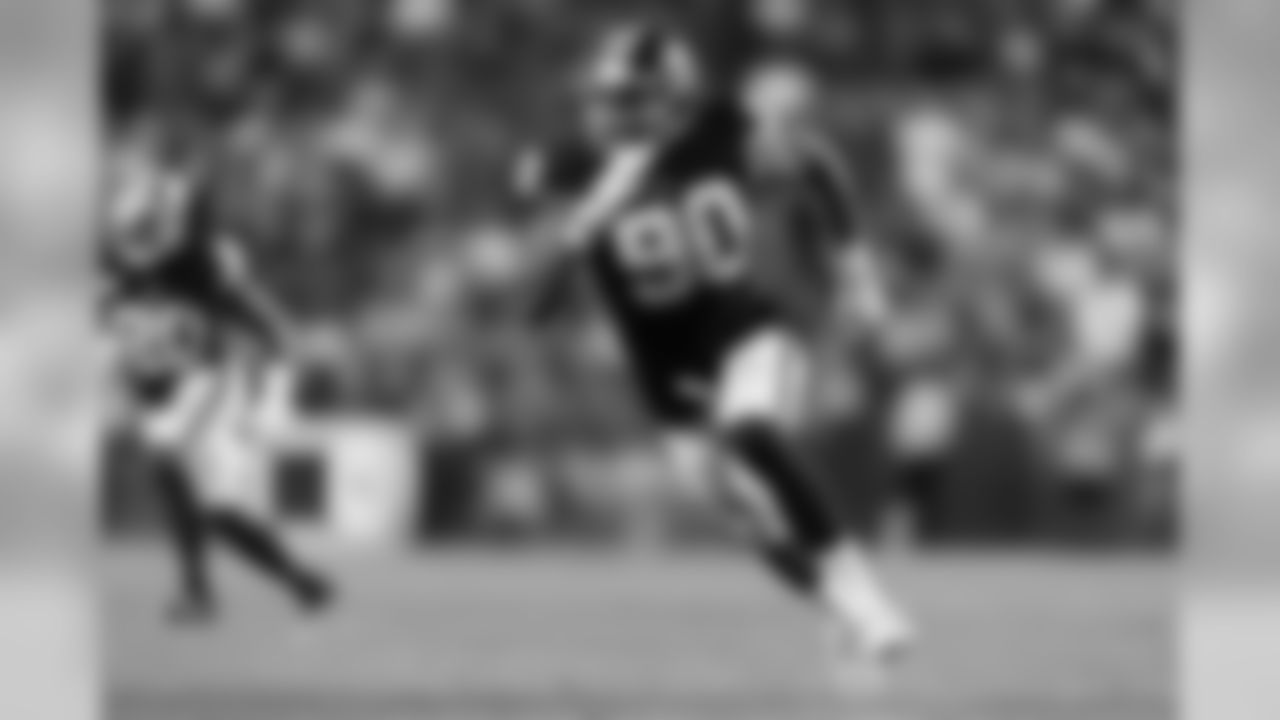 Montez Sweat, LB: The 2019 26th-overall pick mans the other outside linebacker spot and was drafted for this length and strength at the point of attack. Shutting down the Patriots run will be Washington's first key and Sweat and Kerrigan setting the edge is likely where this game will be won or lost. Sweat is an ascending talent who should have a long career for the Redskins.